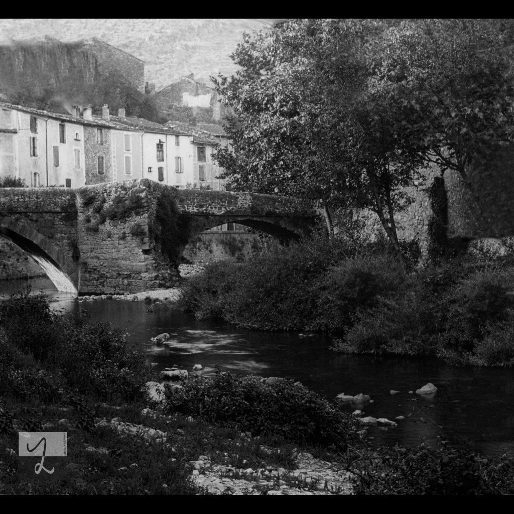 Vieux pont dans un village de l&rsquo;Aveyron&nbsp;(1920)